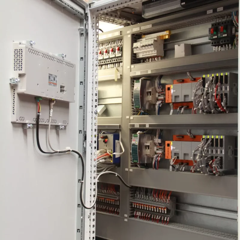 intérieur d'une armoire electrique pro